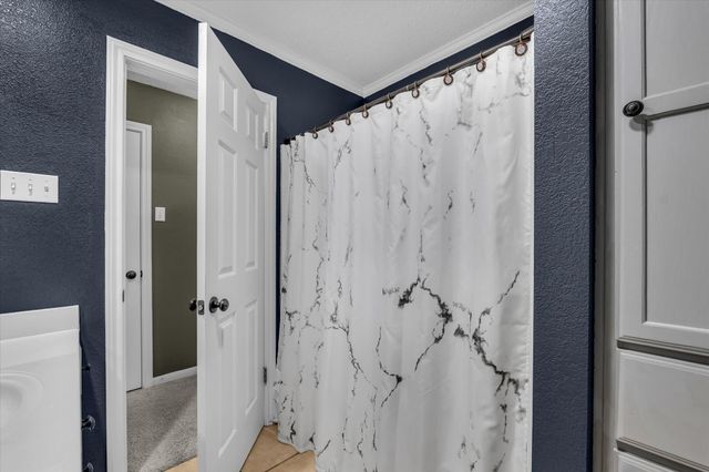 822 Crested Butte Drive, Hewitt, TX 76643