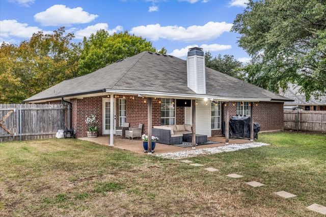822 Crested Butte Drive, Hewitt, TX 76643