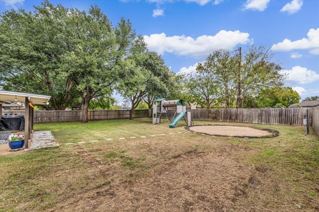 822 Crested Butte Drive, Hewitt, TX 76643