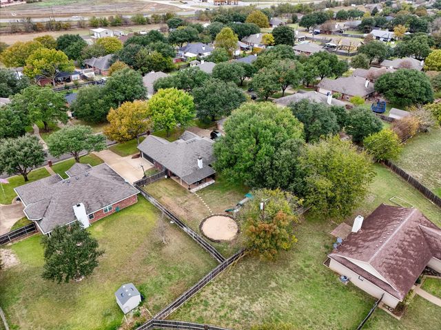 822 Crested Butte Drive, Hewitt, TX 76643