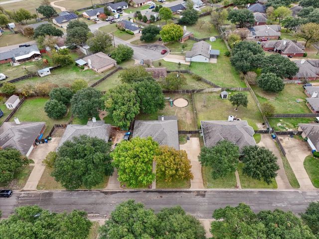 822 Crested Butte Drive, Hewitt, TX 76643