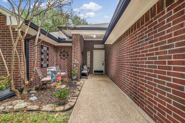 822 Crested Butte Drive, Hewitt, TX 76643