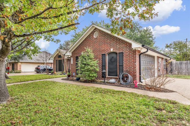 822 Crested Butte Drive, Hewitt, TX 76643