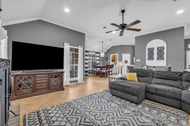 822 Crested Butte Drive, Hewitt, TX 76643