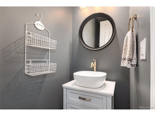 25551 E Indore Dr, Aurora, CO 80016