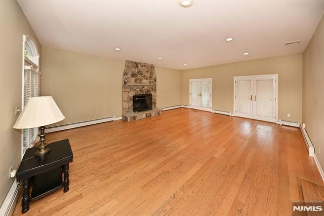 50 Midland Avenue, Wyckoff, NJ 07481