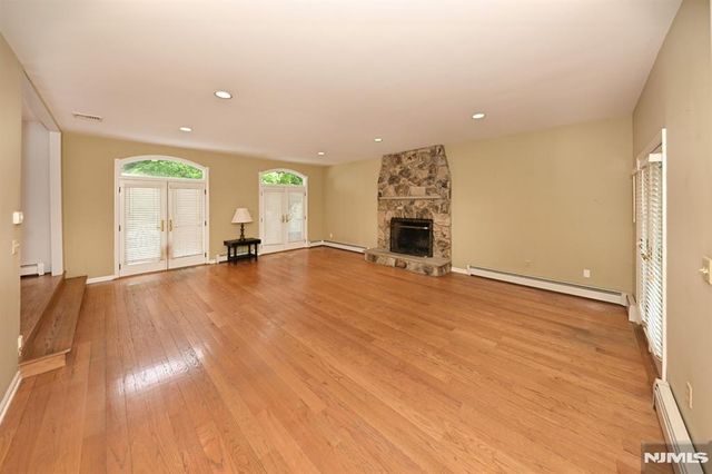 50 Midland Avenue, Wyckoff, NJ 07481