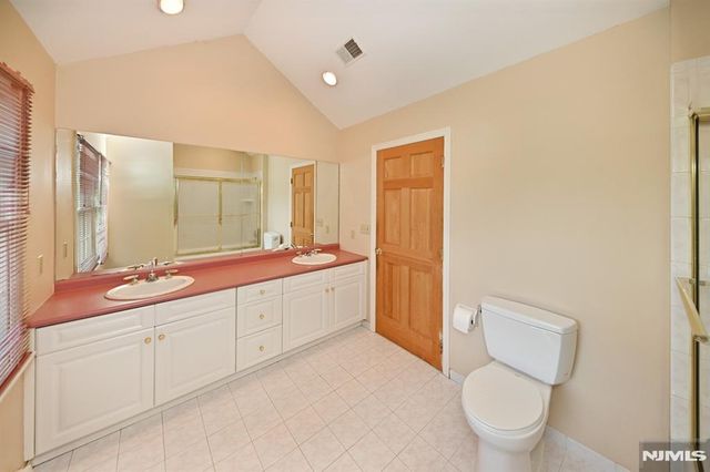 50 Midland Avenue, Wyckoff, NJ 07481