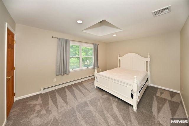 50 Midland Avenue, Wyckoff, NJ 07481