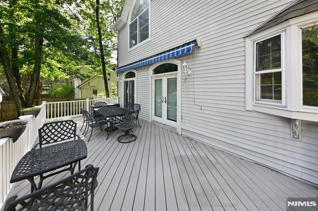 50 Midland Avenue, Wyckoff, NJ 07481