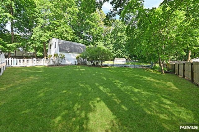 50 Midland Avenue, Wyckoff, NJ 07481