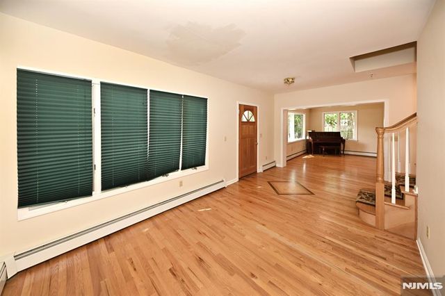 50 Midland Avenue, Wyckoff, NJ 07481
