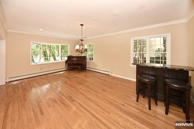50 Midland Avenue, Wyckoff, NJ 07481