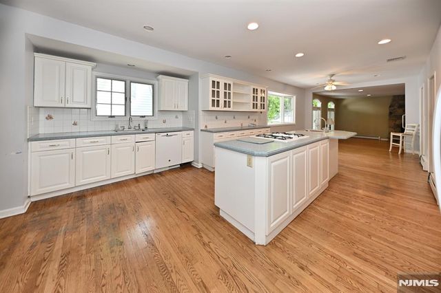 50 Midland Avenue, Wyckoff, NJ 07481