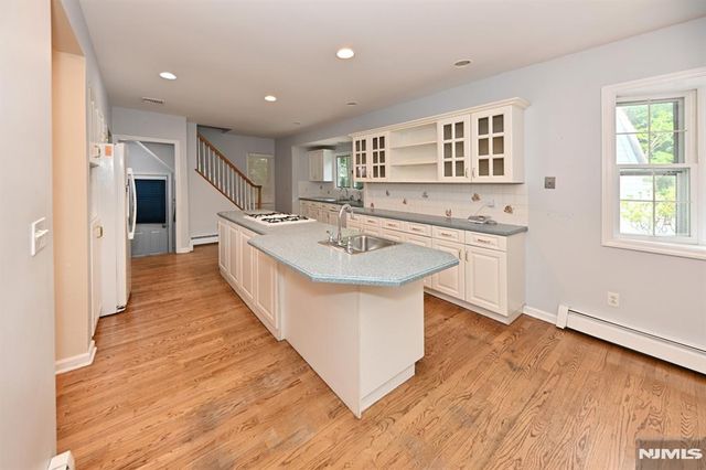50 Midland Avenue, Wyckoff, NJ 07481
