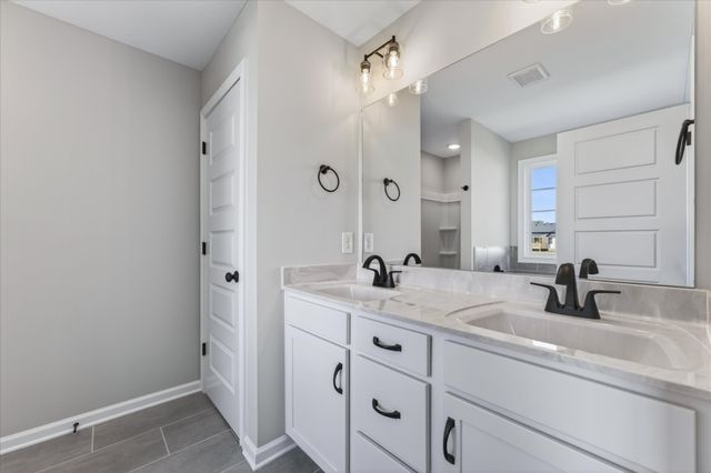 325 Tisha Ct, Clarksville, TN 37042