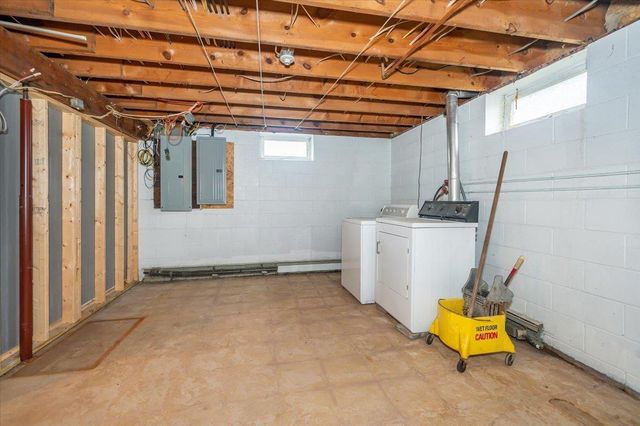 5426 S Darrow Rd, Superior, WI 54880