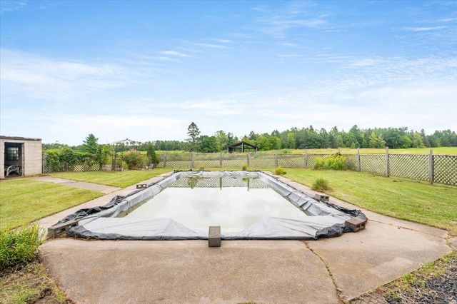 5426 S Darrow Rd, Superior, WI 54880