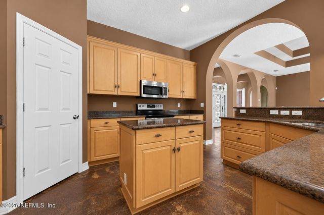 241 PIONEER Trail, Palatka, FL 32043