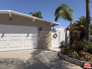 200 Larsson Street, Manhattan Beach, CA 90266