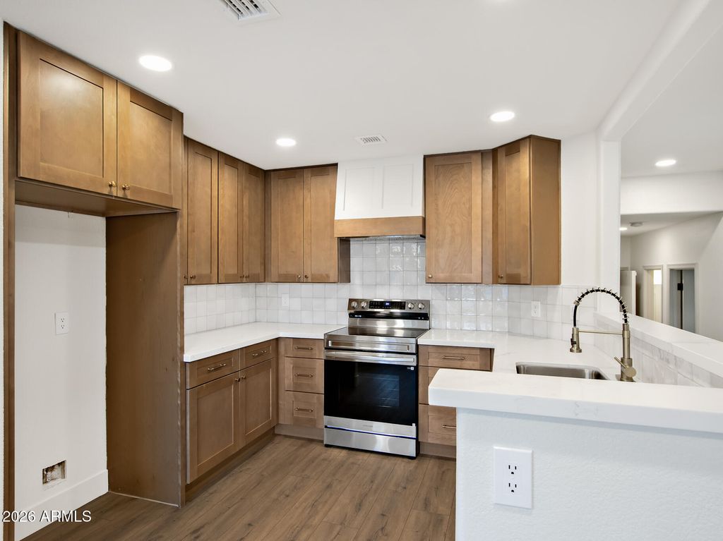 Image 4 of property listing at 3025 S CASCADE Place, Chandler, AZ 85248