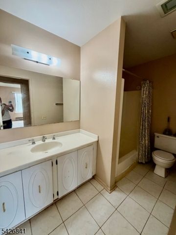 278 Crosse Dr 3F, Monroe Twp., NJ 08831