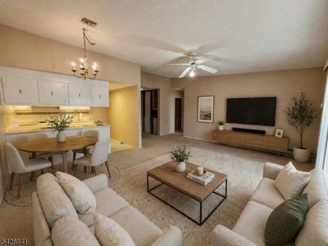 278 Crosse Dr 3F, Monroe Twp., NJ 08831
