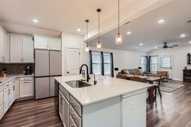 609 S San Marcos ST, Manor, TX 78653