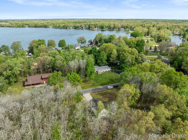 17225 Apache Trail, Howard City, MI 49329