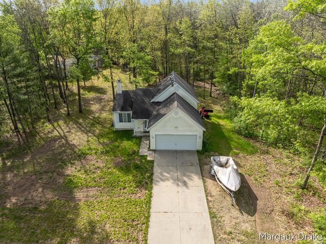 17225 Apache Trail, Howard City, MI 49329