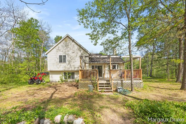 17225 Apache Trail, Howard City, MI 49329