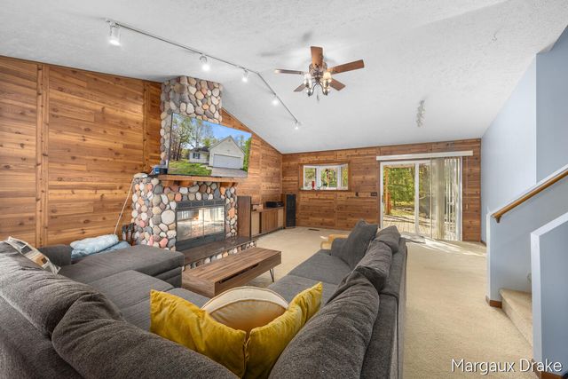 17225 Apache Trail, Howard City, MI 49329
