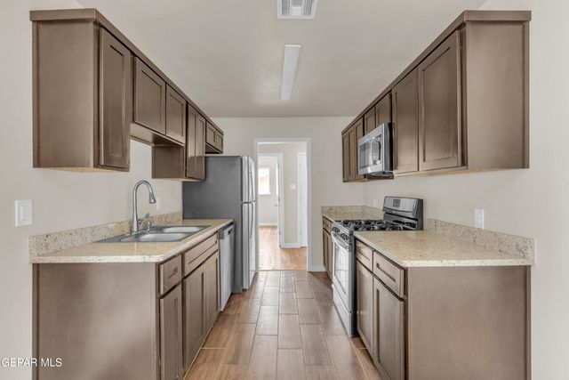 140 TEAKWOOD Road, El Paso, TX 79915