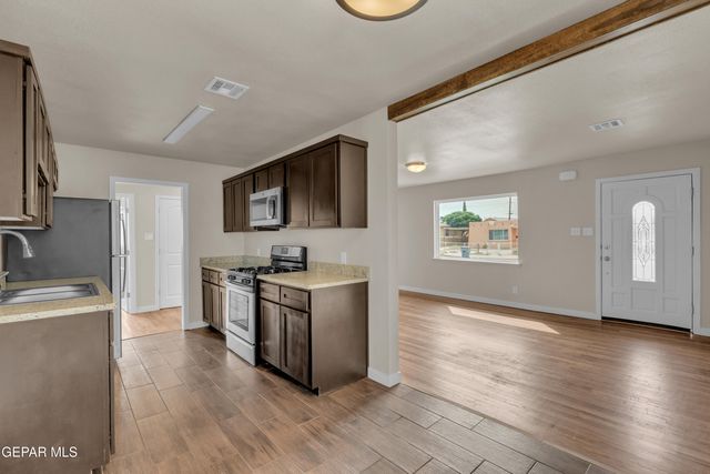 140 TEAKWOOD Road, El Paso, TX 79915