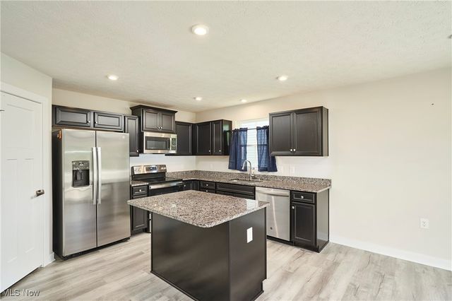 2767 Steeb Circle, Norton, OH 44203