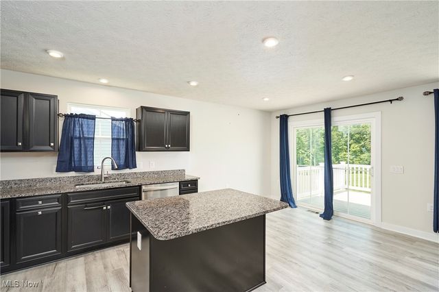 2767 Steeb Circle, Norton, OH 44203