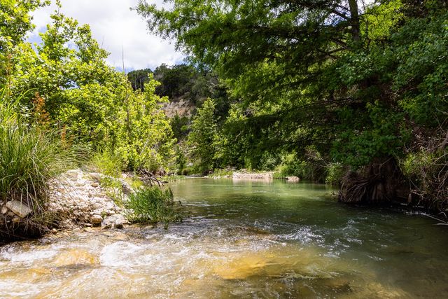 289 Hoot Owl Hollow Rd, Ingram, TX 78025