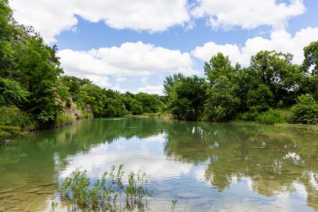289 Hoot Owl Hollow Rd, Ingram, TX 78025