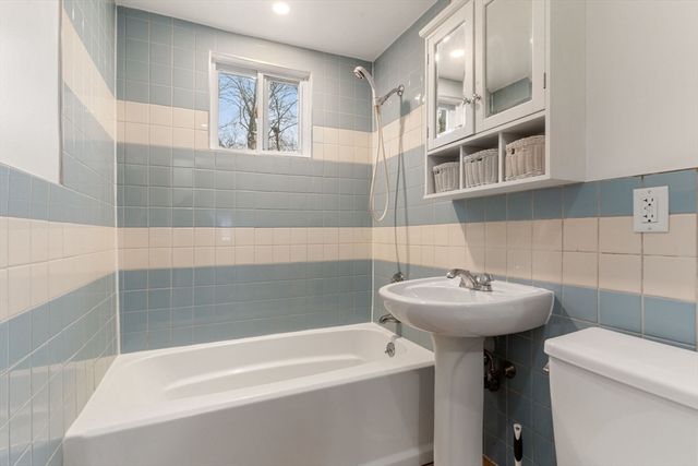 44 Dawes Rd, Brockton, MA 02301