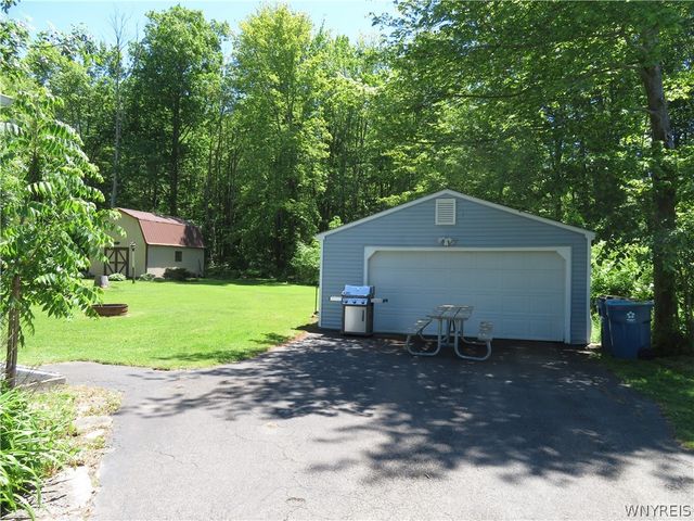 571 Tuscarora Road, Evans, NY 14006