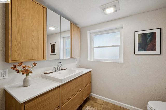 2636 Maxwell Ave, Oakland, CA 94619