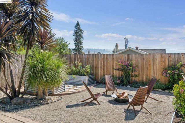 2636 Maxwell Ave, Oakland, CA 94619