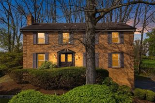 162 Woodshire Dr, O'hara, PA 15215