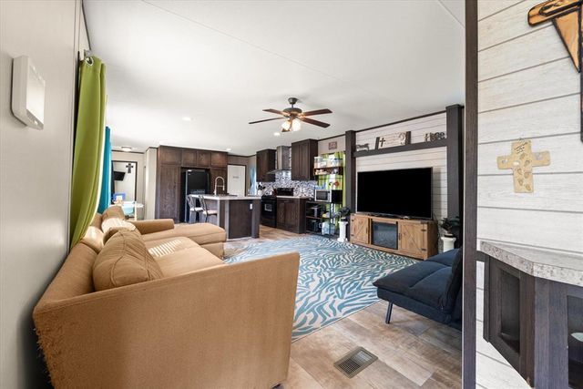 6220 N Anderson Road, Guthrie, OK 73044