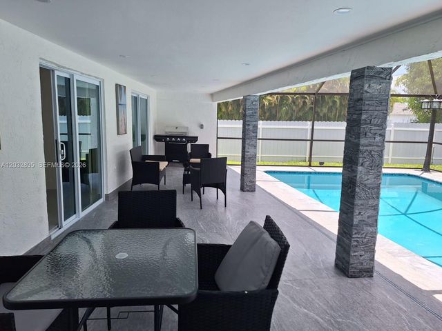 4440 SW 14 pl, Cape Coral, FL 33991