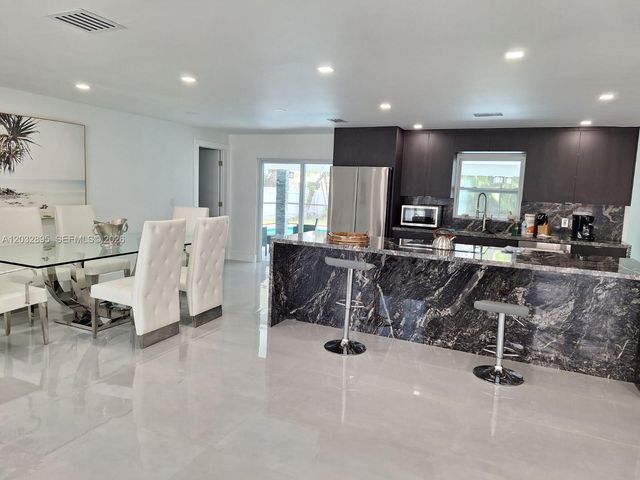 4440 SW 14 pl, Cape Coral, FL 33991