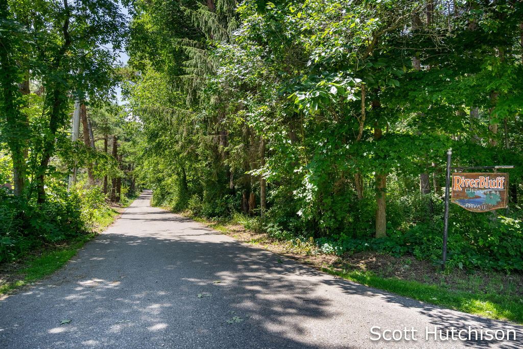 2710 12 Mile Road NE, Rockford, MI 49341