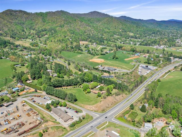 110 Crest View Road, Burnsville, NC 28714