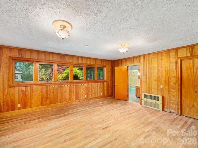 110 Crest View Road, Burnsville, NC 28714