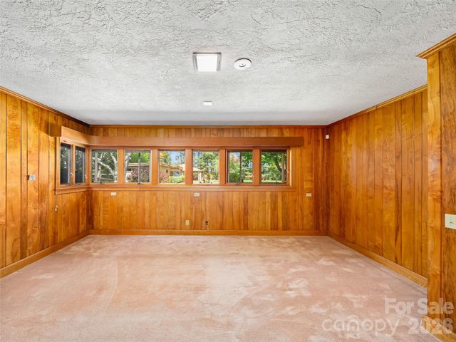 110 Crest View Road, Burnsville, NC 28714